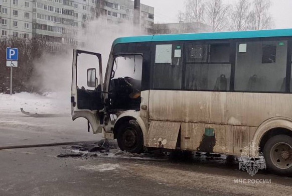 В Иванове загорелся автобус